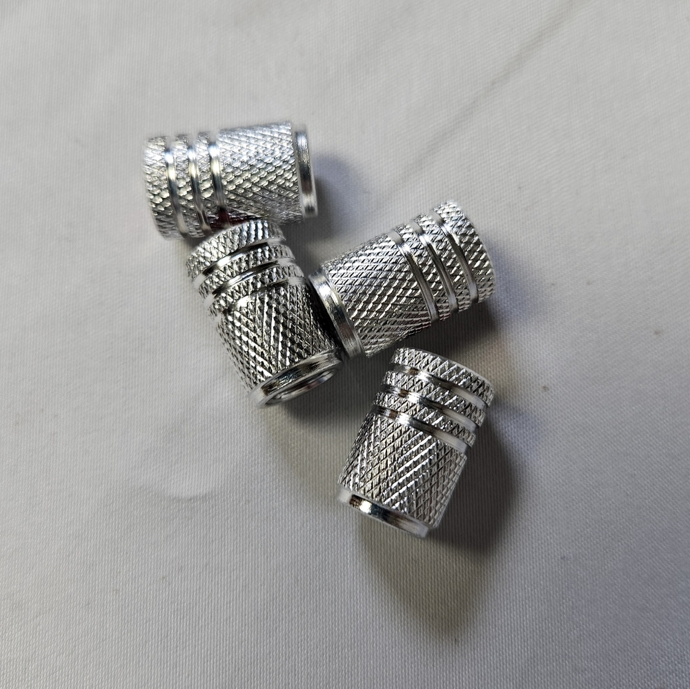 Red Skull Tire Valve Caps‎ - Picture 3 of 4